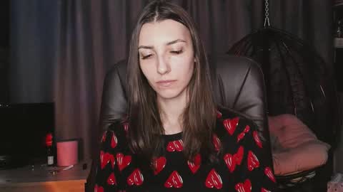 Snapshot of kikies_ chatting on 10.03.25 Mika and Miranda online show from 10.03.25