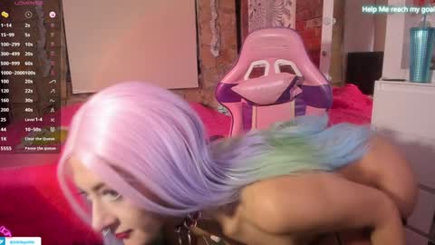 Snapshot of kikilepetite chatting on 12.25.24 kiki online show from 12.25.24