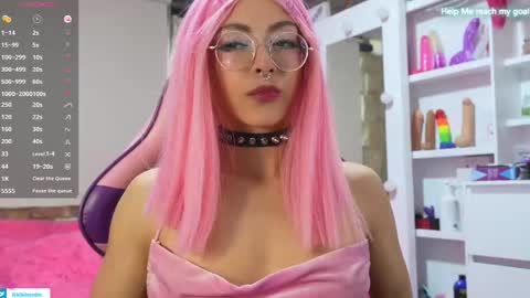 Snapshot of kikilepetite chatting on 03.01.25 kiki online show from 03.01.25