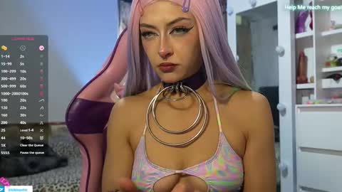 Snapshot of kikilepetite chatting on 11.06.25 kiki online show from 11.06.25