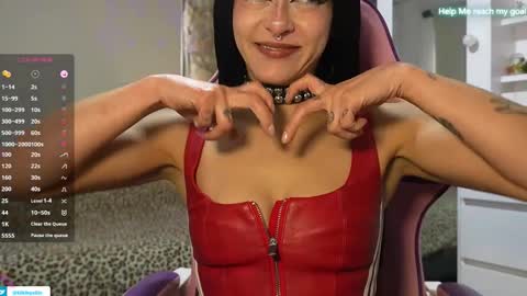 Snapshot of kikilepetite chatting on 11.12.25 kiki online show from 11.12.25