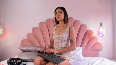 Kiki Moon online show from 05.19.26