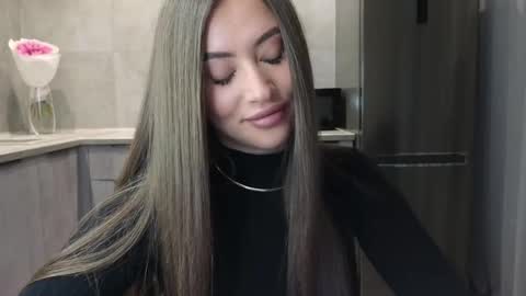 EvaAnna online show from 03.04.25