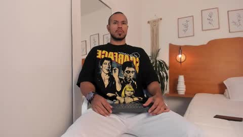 Snapshot of killua_zagarra_ chatting on 01.10.26 Kilua Muscle guy online show from 01.10.26