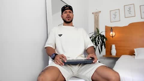 Snapshot of killua_zagarra_ chatting on 04.02.26 Kilua Muscle guy online show from 04.02.26