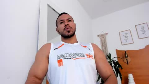 Snapshot of killua_zagarra_ chatting on 04.22.26 Kilua Muscle guy online show from 04.22.26