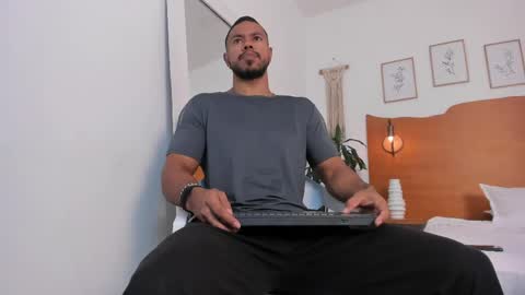 Snapshot of killua_zagarra_ chatting on 05.23.26 Kilua Muscle guy online show from 05.23.26