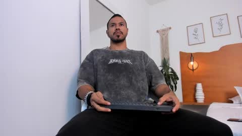 Snapshot of killua_zagarra_ chatting on 05.29.26 Kilua Muscle guy online show from 05.29.26