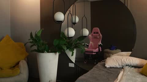 Kim online show from 10.20.25