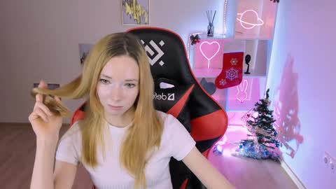 Snapshot of kim_boyd chatting on 12.16.24 kim_boyd online show from 12.16.24