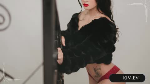 Snapshot of kim_ev chatting on 01.16.25 Kim online show from 01.16.25