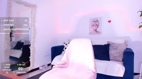 Snapshot of kim_ev chatting on 03.11.25 Kim online show from 03.11.25