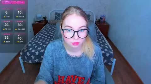 Snapshot of kim_girl_next_door chatting on 11.30.25 KIM online show from 11.30.25