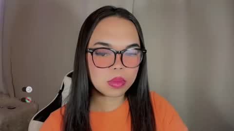 Snapshot of kim_kyile chatting on 11.25.25 KYLIE online show from 11.25.25