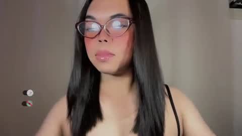 Snapshot of kim_kyile chatting on 11.28.25 KYLIE online show from 11.28.25