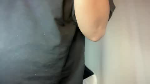 Snapshot of kim_kyile chatting on 12.15.25 KYLIE online show from 12.15.25