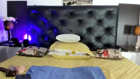 Kim Marquez online show from 12.22.25