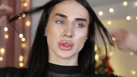 Snapshot of kim_oberlin chatting on 12.28.24 Kim Oberlin online show from 12.28.24