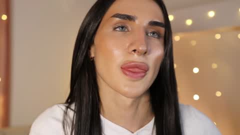 Snapshot of kim_oberlin chatting on 02.07.25 Kim Oberlin online show from 02.07.25