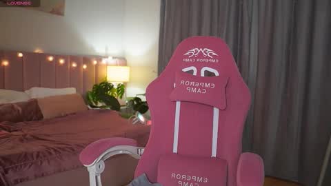 Snapshot of kim_oberlin chatting on 02.25.25 Kim Oberlin online show from 02.25.25