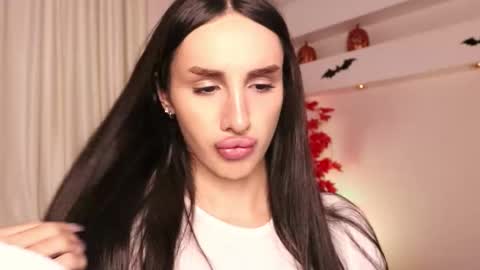 Snapshot of kim_oberlin chatting on 10.28.25 Kim Oberlin online show from 10.28.25