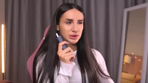 Snapshot of kim_oberlin chatting on 11.04.25 Kim Oberlin online show from 11.04.25