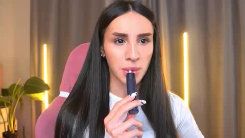 Snapshot of kim_oberlin chatting on 11.14.25 Kim Oberlin online show from 11.14.25