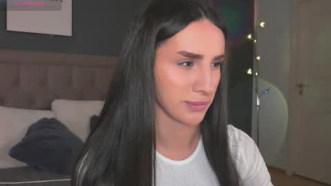 Snapshot of kim_oberlin chatting on 12.01.25 Kim Oberlin online show from 12.01.25