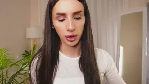 Snapshot of kim_oberlin chatting on 12.03.25 Kim Oberlin online show from 12.03.25