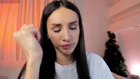 Snapshot of kim_oberlin chatting on 12.14.25 Kim Oberlin online show from 12.14.25