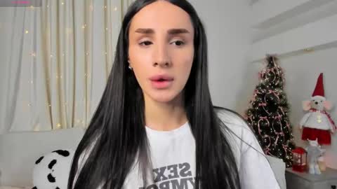 Snapshot of kim_oberlin chatting on 12.18.25 Kim Oberlin online show from 12.18.25