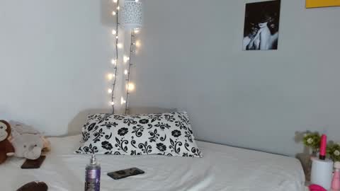 Snapshot of kimandyuk chatting on 12.06.24 Kim  Yuk online show from 12.06.24