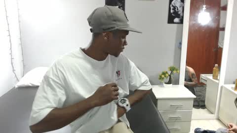 Snapshot of kimandyuk chatting on 01.07.25 Kim  Yuk online show from 01.07.25