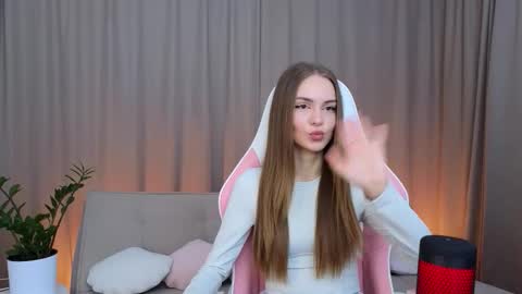 Snapshot of kimbeerlou chatting on 10.04.25 kimbeerlou online show from 10.04.25