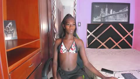 Snapshot of kimberly_ebonny chatting on 11.02.25 kimberly_ebonny online show from 11.02.25