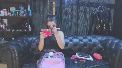  KIMBERLY SWAN  online show from 01.21.25