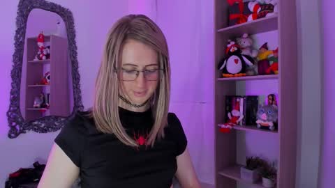 Snapshot of kimberly_thonson chatting on 12.01.25 kimberly_thonson online show from 12.01.25