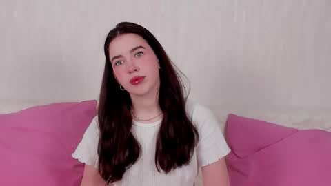 Snapshot of kimberlybond chatting on 12.15.25 KimberlyBond online show from 12.15.25