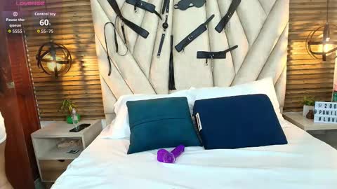 Snapshot of kimberlyfox_t chatting on 11.10.25 kimberlyfox_t online show from 11.10.25