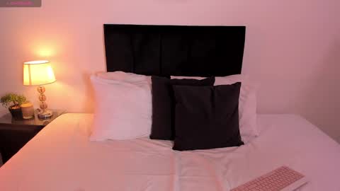 Queen Kim online show from 12.31.24