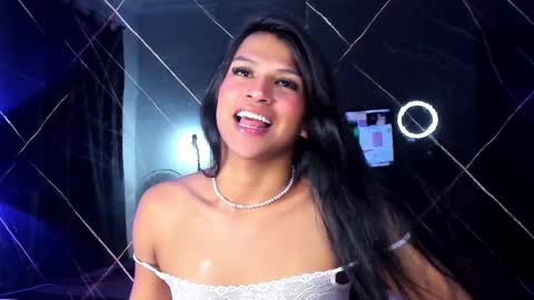 Snapshot of kimberlyn_burbano chatting on 12.03.25 Kimberlyn online show from 12.03.25