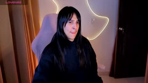 Snapshot of kimflexible_ chatting on 12.21.25 Kim 3 online show from 12.21.25