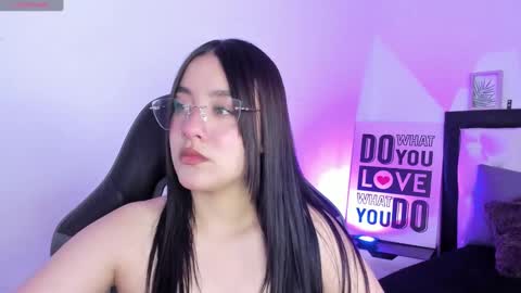 Snapshot of kimgarcez chatting on 09.19.25 kimgarcez online show from 09.19.25