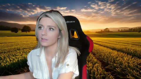 Wolfs Girl online show from 12.20.24