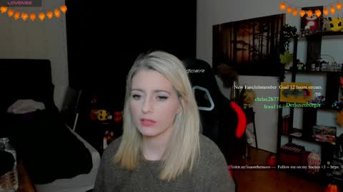 Wolfs Girl online show from 11.22.25