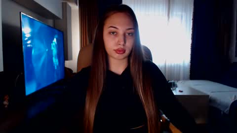 Kim Lee  online show from 01.07.25