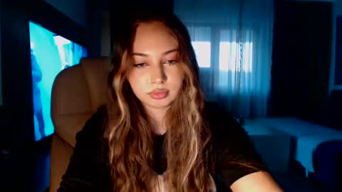 Kim Lee  online show from 01.12.25