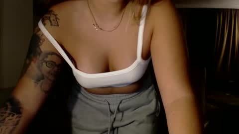 Kim Lee  online show from 11.06.25