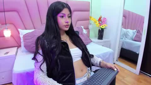 kimluna1 online show from 12.22.25