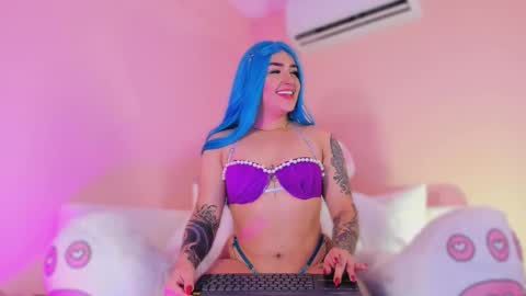 Kim  online show from 11.21.25